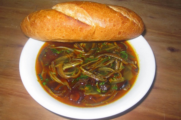 sup lươn bánh mỳ